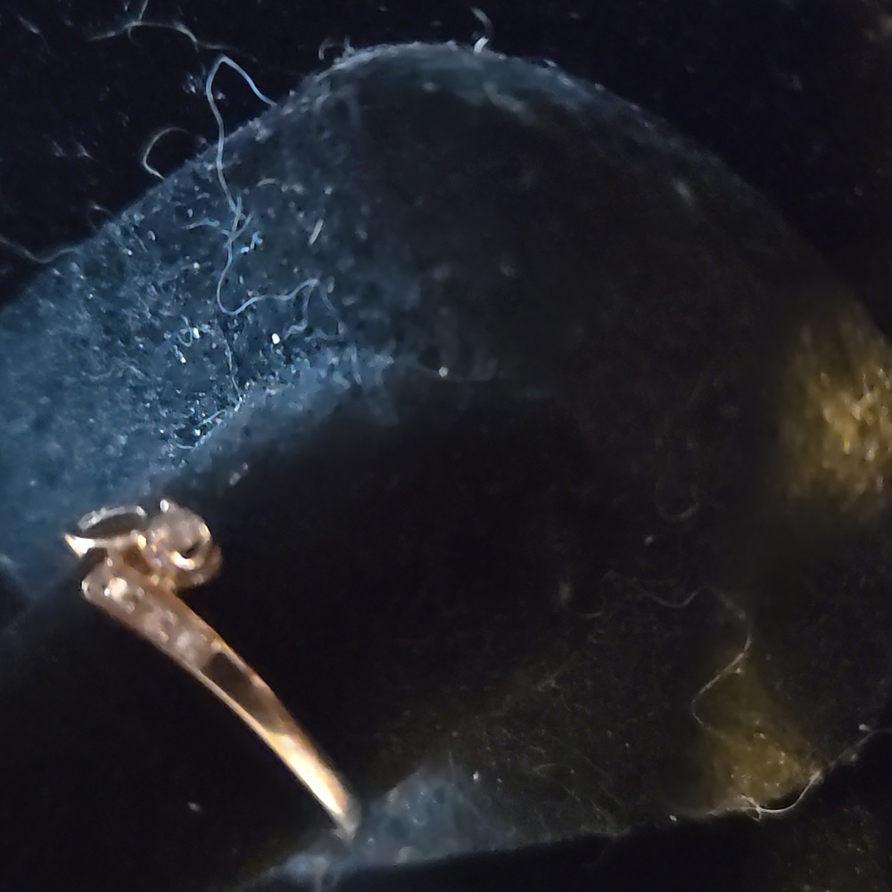 Vintage Sweet Diamond 14K YG Ring, 7.5 - Picture 3 of 6